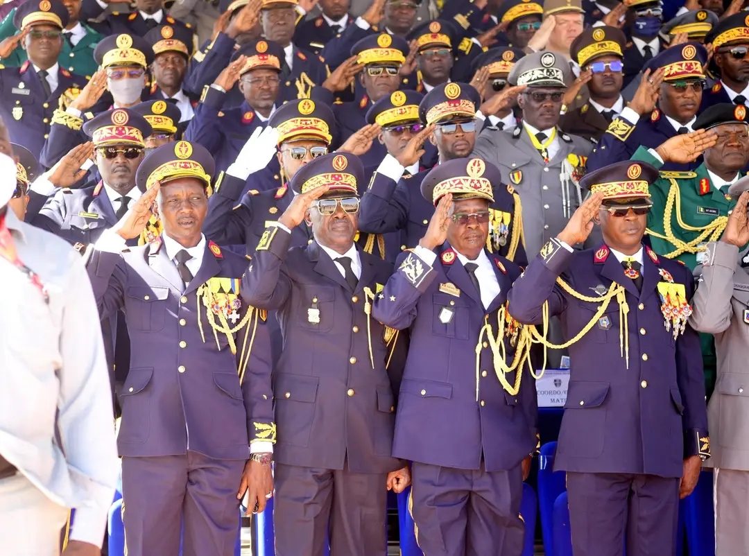 35è Anniversaire de la Journée de la liberté et de la démocratie : les douanes arrachent les ovations du public.