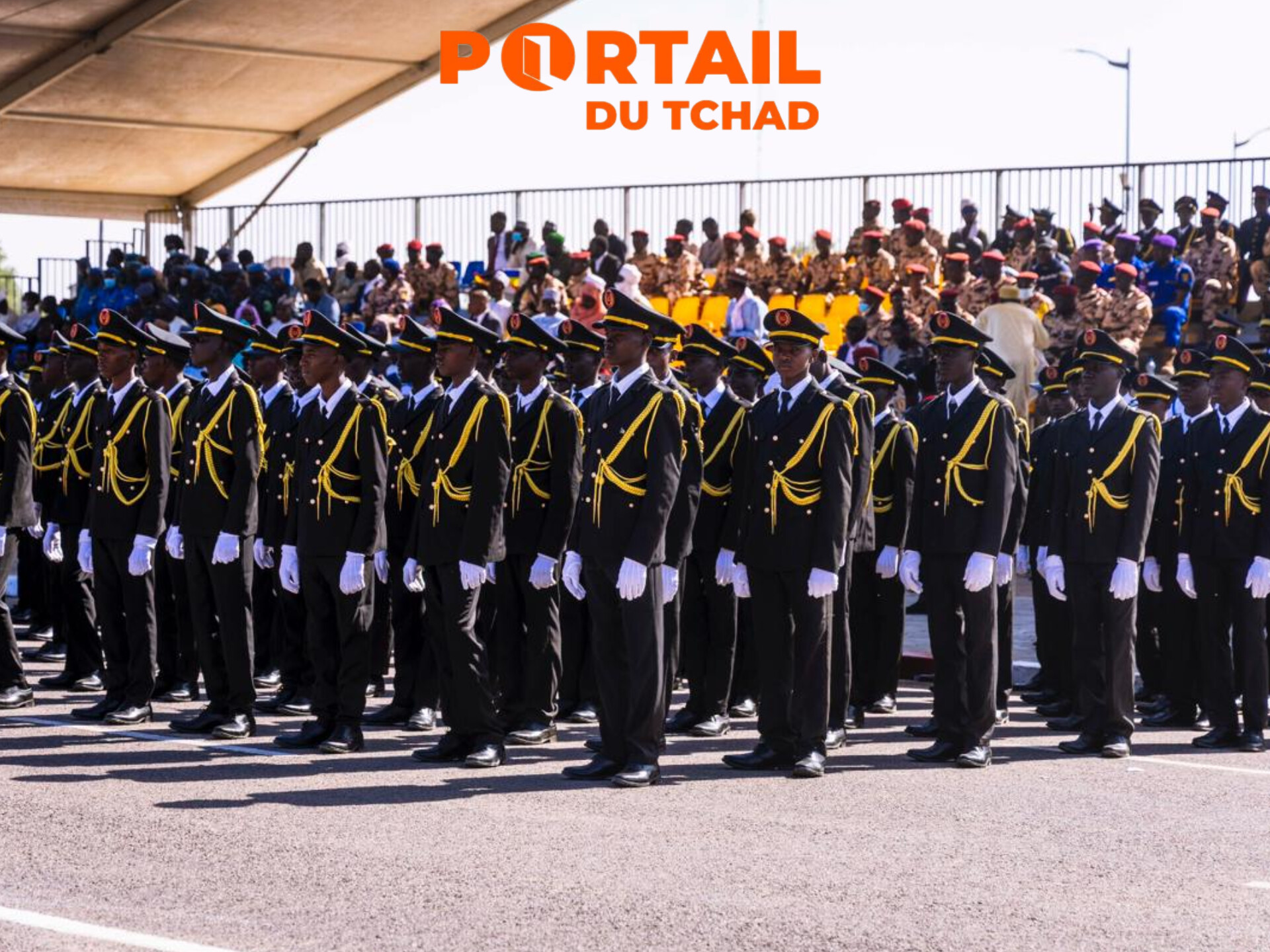 Tchad : Le Président Mahamat Idriss Deby Itno préside le défilé militaire du 1er décembre, marquant la Journée de la Liberté et de la Démocratie