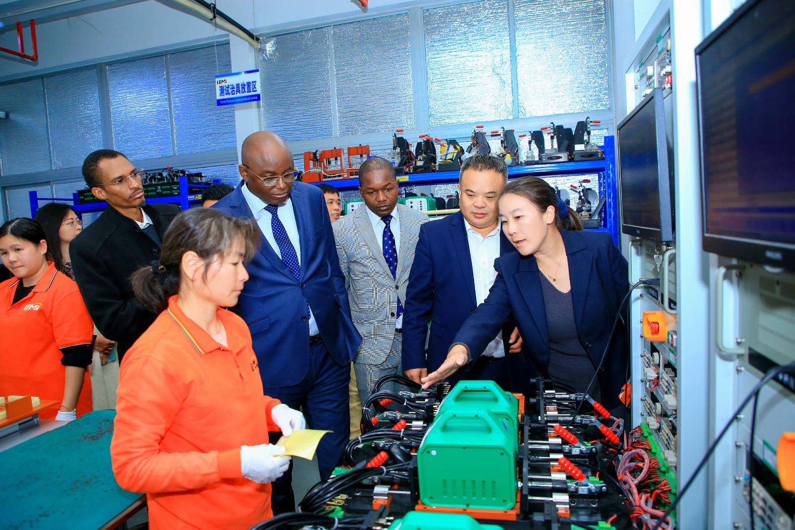 Énergie : le Gouvernement tchadien inspecte en Chine les équipements solaires du projet PAAET