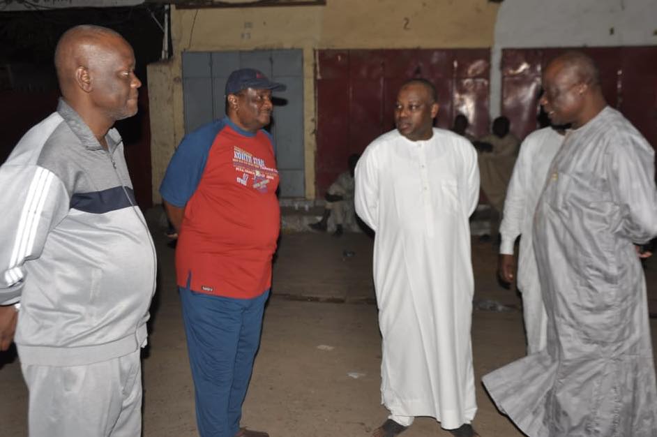 Réorganisation du marché central : le Maire Senoussi Hassana Abdoulaye mène une opération nocturne d’envergure