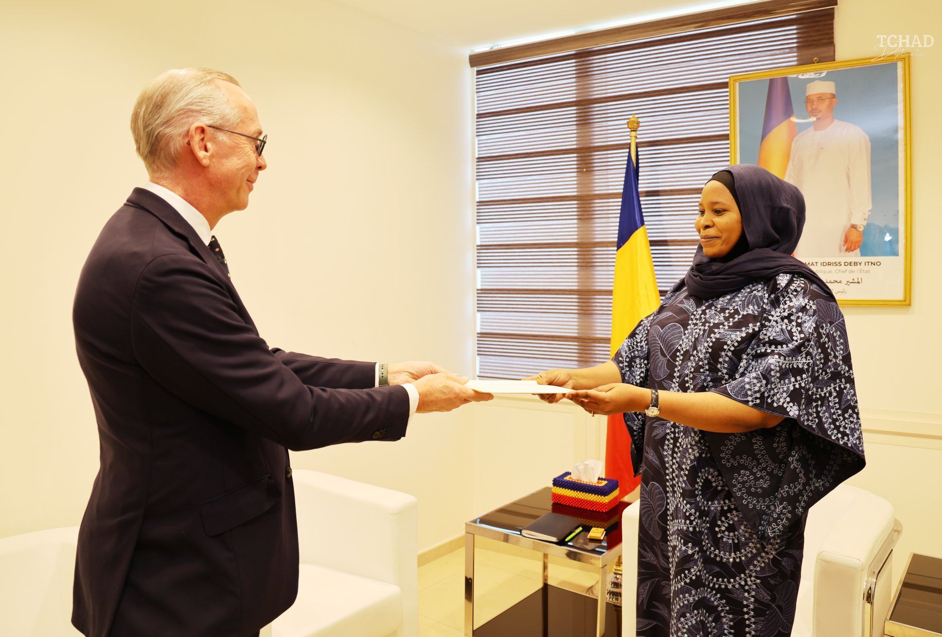 La Ministre Fatimé Aldjineh Garfa reçoit l’Ambassadeur de Ordre Souverain Militaire de Malte au Tchad