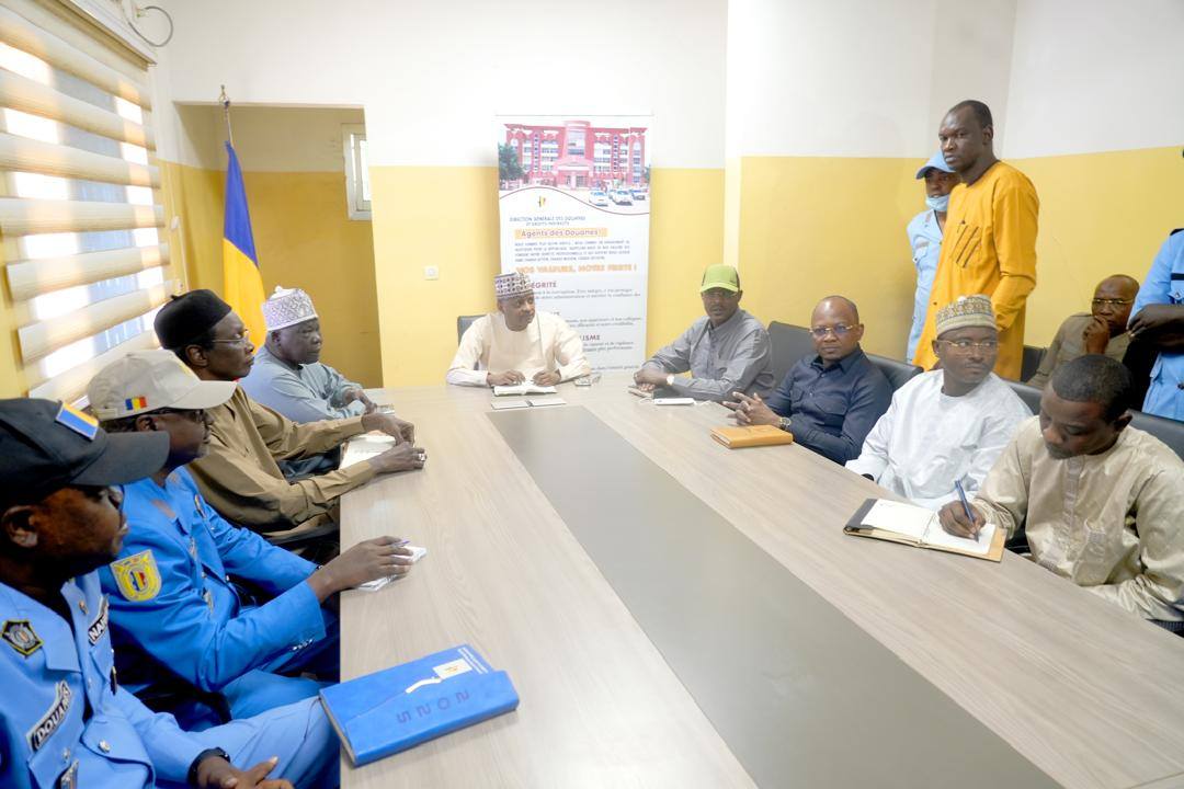 Le Ministre Tahir Hamid Nguilin visite le Port sec de Nguéli pour optimiser les recettes douanières