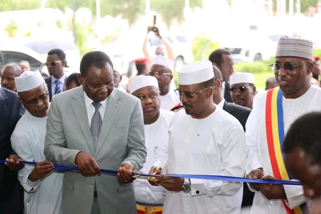 Tchad : Le Président Mahamat Idriss Déby Itno inaugure le nouveau siège du ministère des Finances, baptisé « Hôtel de Ndjari »