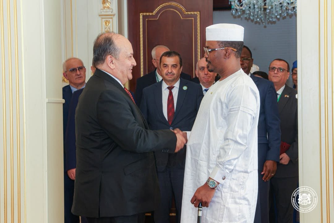 Le Maréchal Mahamat Idriss Déby reçoit le Premier ministre algérien pour consolider la coopération bilatérale
